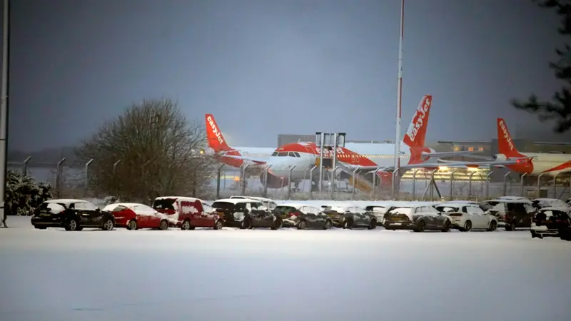 easyJet aircraft at an airport during heavy snowfall